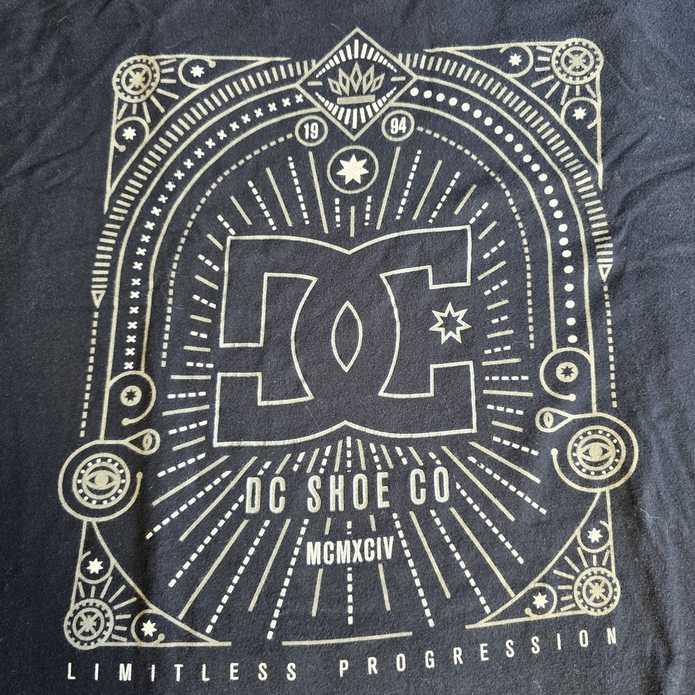 DC Shoe co Men's‎ casual gray t-shirt with graphics Short Sleeve Size XXL